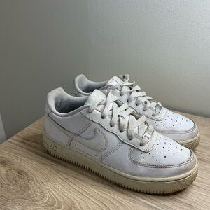 Nike White Air Force 1 Sneakers Classic Design